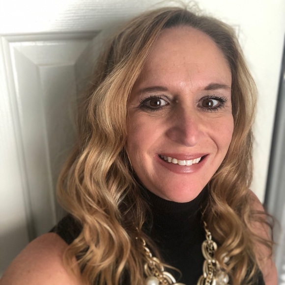 Meet your Posher, Angela - Picture 2 of 2